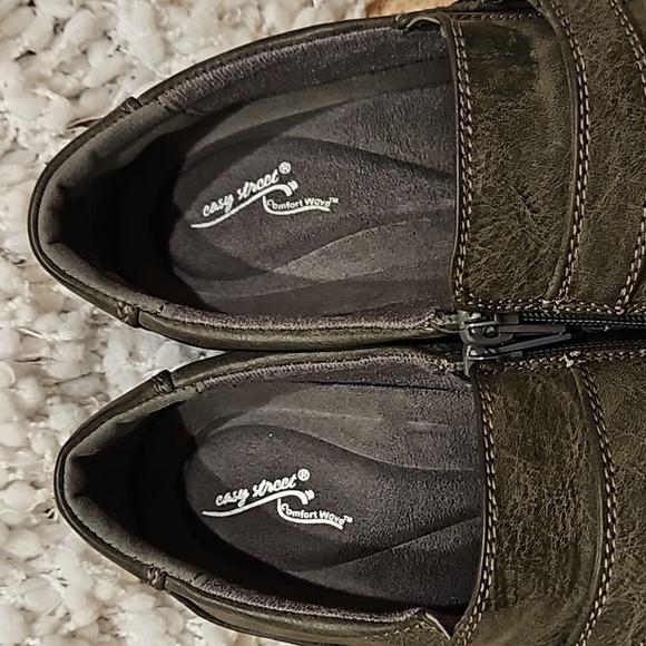 Easy Street Shoes - Picture 4 of 16